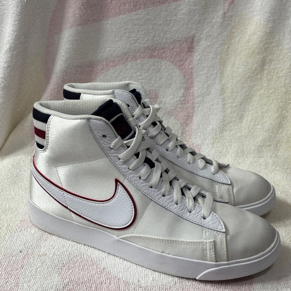 Nike Blazer Mid White Blackened Blue Red Crush Size Women's 9.5 / Fits Men's 8